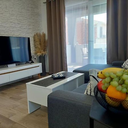 Valux Apartman Pula Bagian luar foto