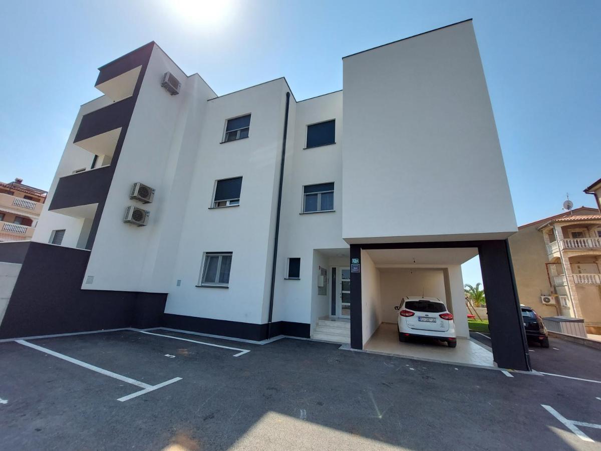 Valux Apartman Pula Bagian luar foto