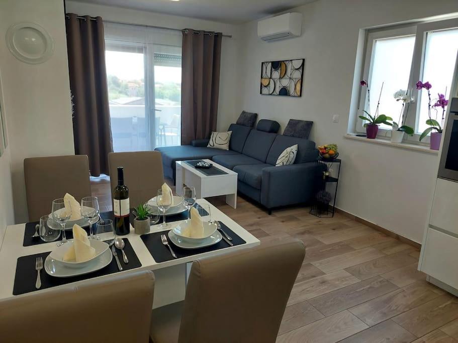Valux Apartman Pula Bagian luar foto