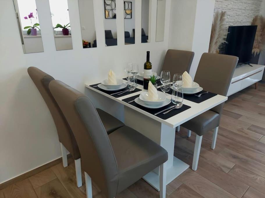 Valux Apartman Pula Bagian luar foto