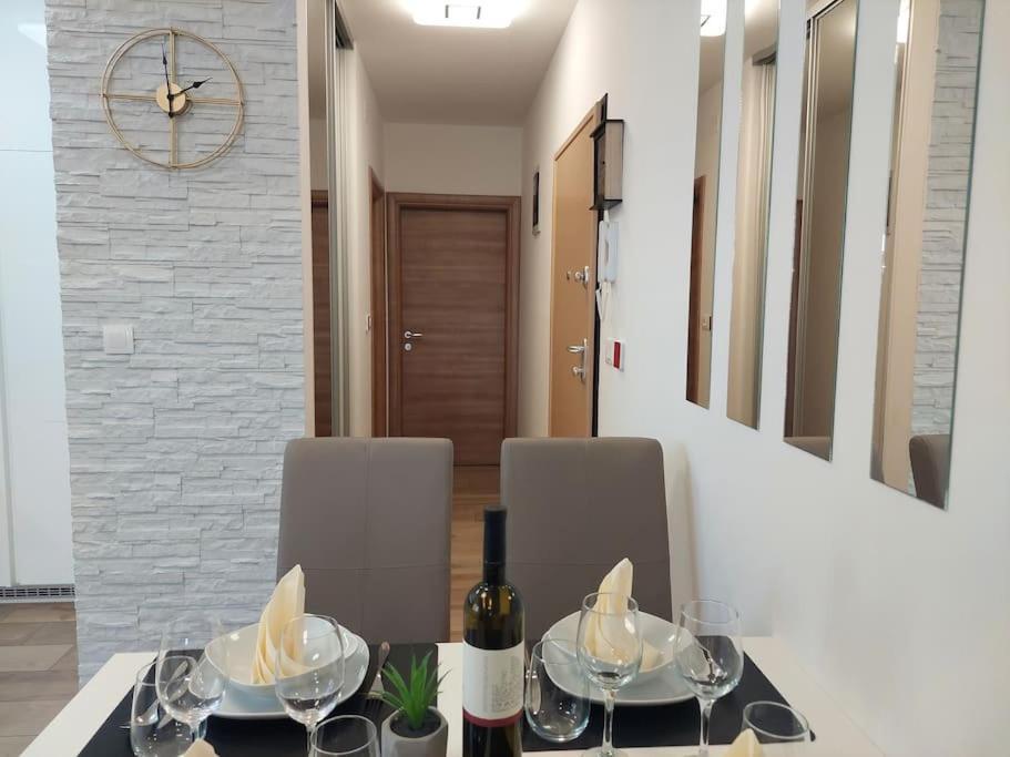 Valux Apartman Pula Bagian luar foto