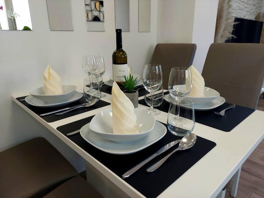 Valux Apartman Pula Bagian luar foto