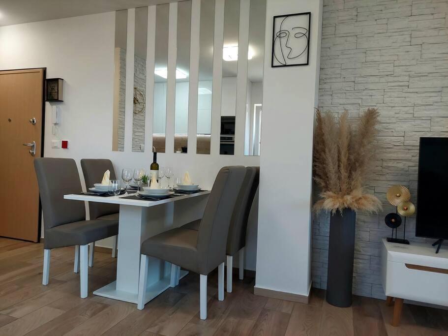 Valux Apartman Pula Bagian luar foto