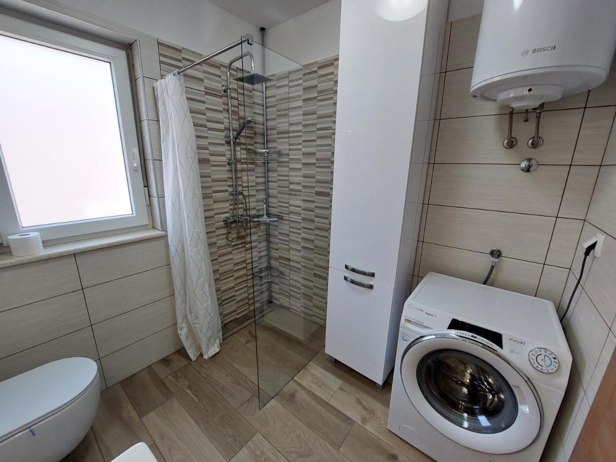 Valux Apartman Pula Bagian luar foto