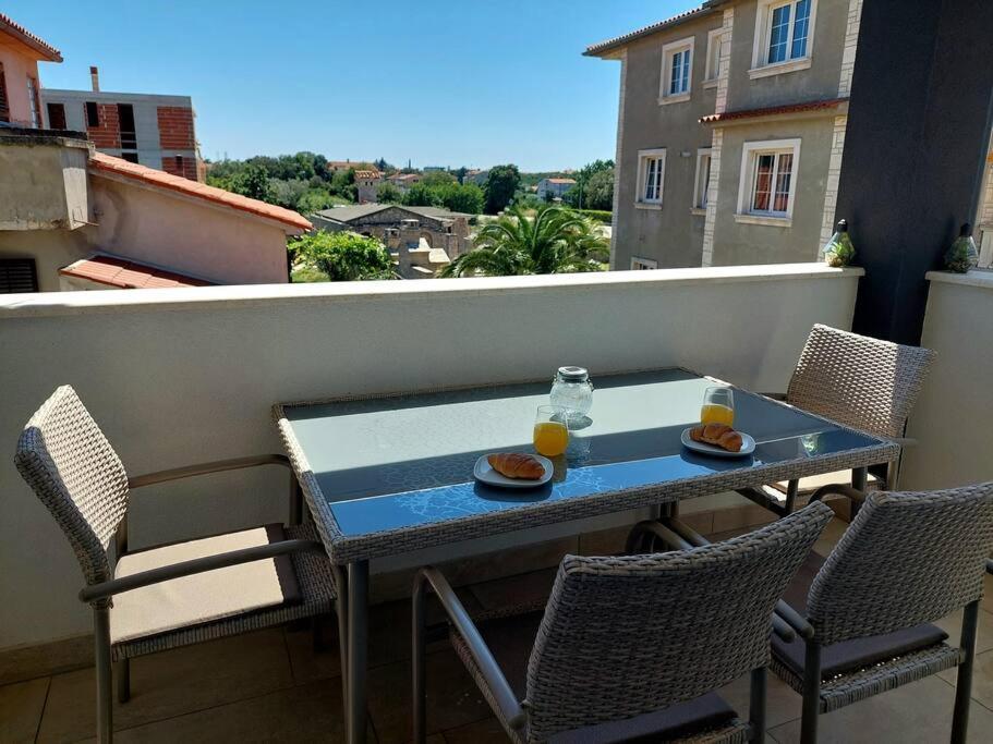 Valux Apartman Pula Bagian luar foto