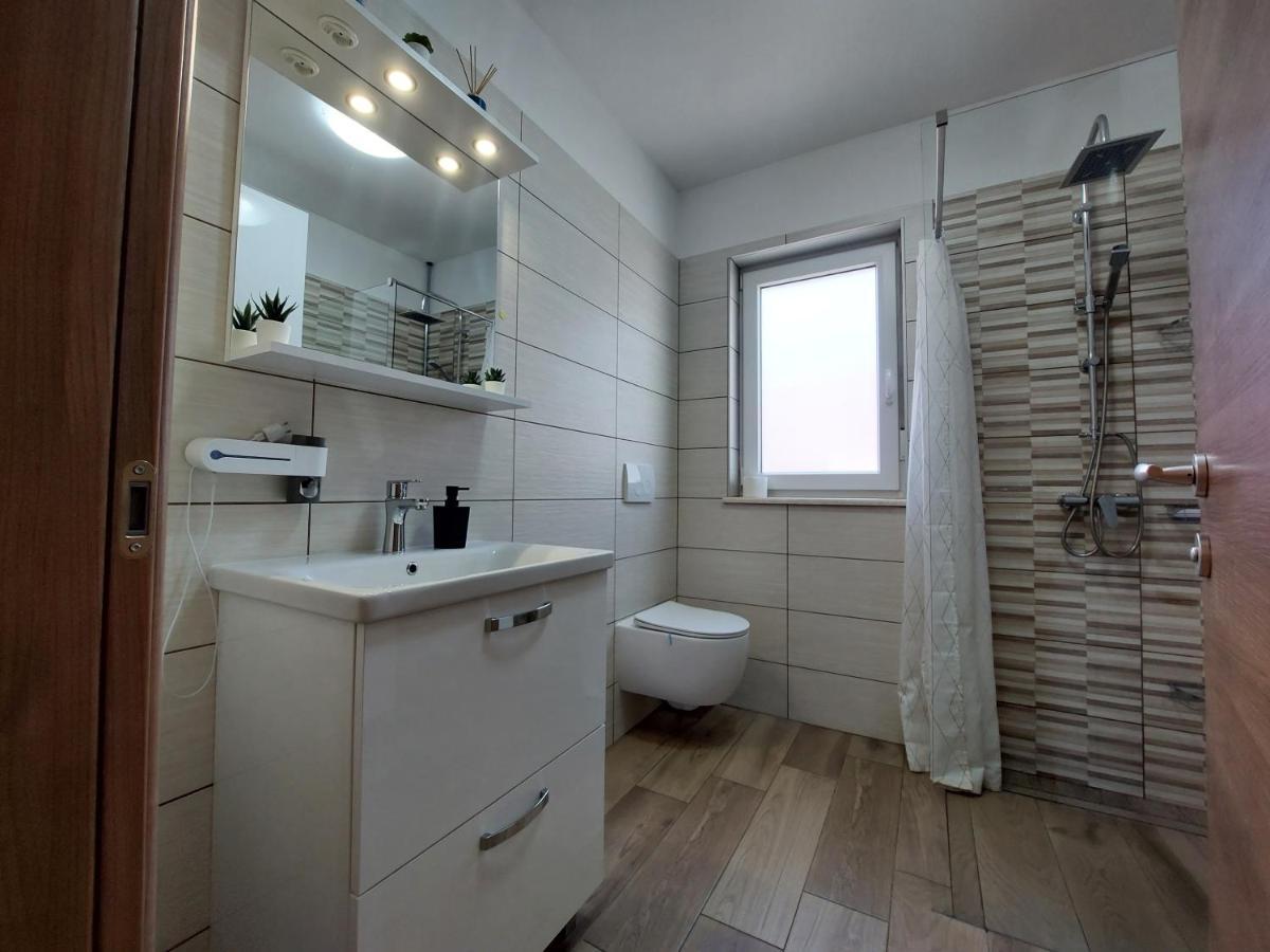 Valux Apartman Pula Bagian luar foto