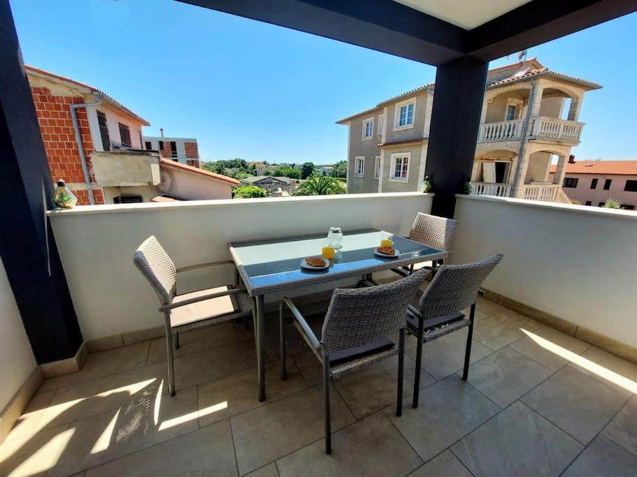 Valux Apartman Pula Bagian luar foto